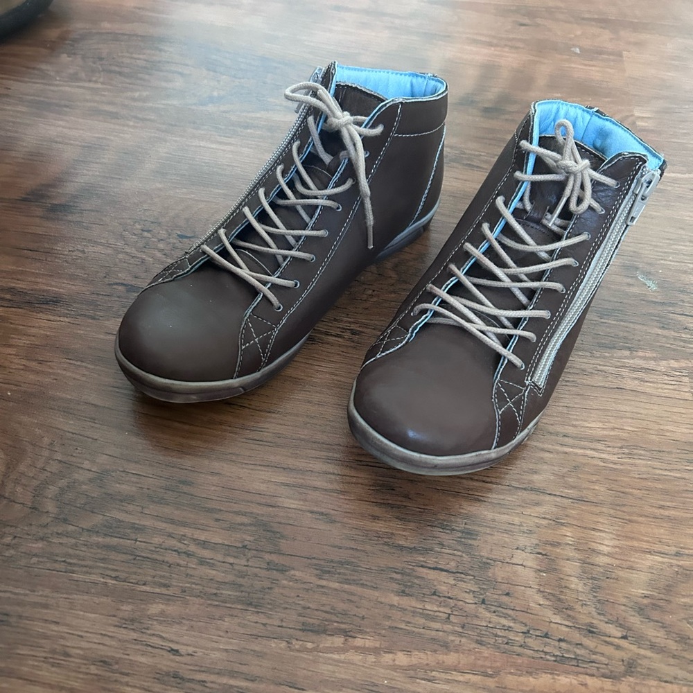 Cloud high tops size 38